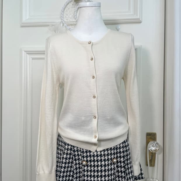 ivory flower button basic cardigan
