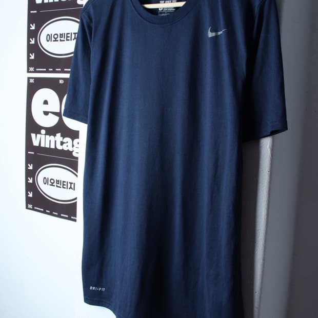 (L-XL) 나이키 반팔 티셔츠 기능성 네이비 스몰로고-H32975