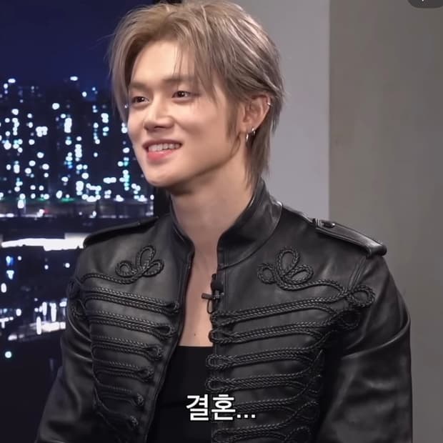 [TXT 연준님 착용] 알렉산더맥퀸 25fw 나폴레옹 레더 자켓