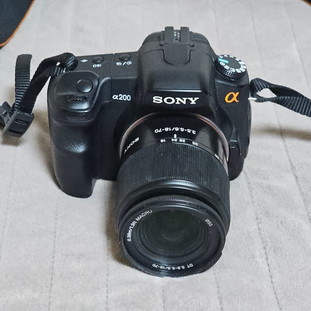 소니 알파 A200 DSLR 카메라