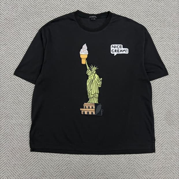 질스튜어트 뉴욕 안젤라힉스 자수 그래픽 티셔츠 v3090