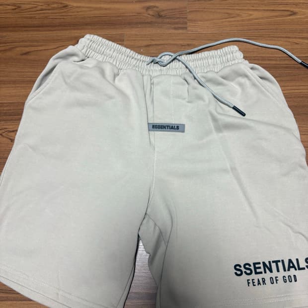 에센셜 플리스 스웨트쇼츠 리넨