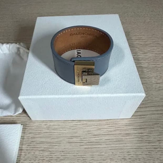 발렌시아가 가죽 팔찌