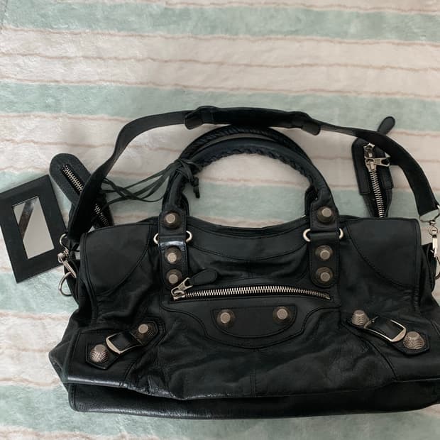 발렌시아가 라지 모터백 블랙 시티백 자이언트 은장