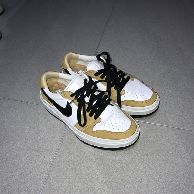 나이키 에어 조던 1 로우 흰/골드 230mm