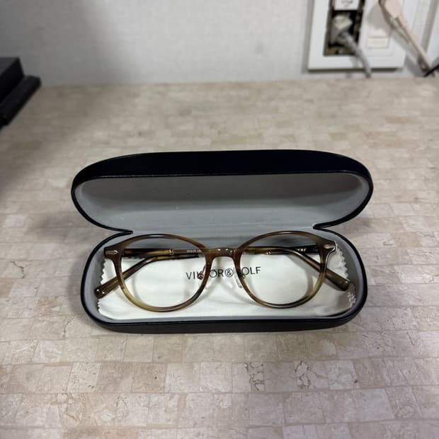 빅터앤롤프 뿔테 안경