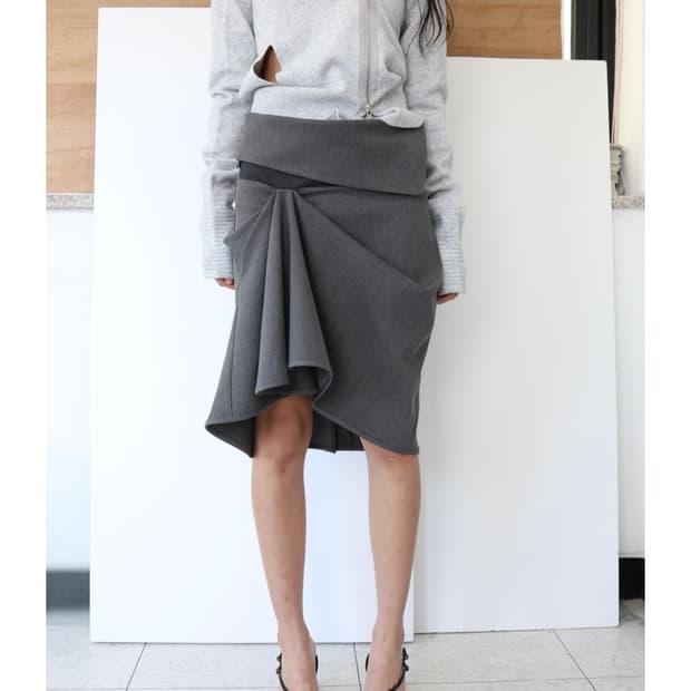 (구해요)울리카상투스 BRACE UNBALANCE SKIRT M