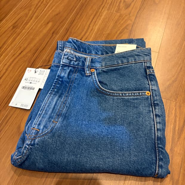 자라 JEANS STRAIGHT ANKLE FIT 데님 판매합니다.
