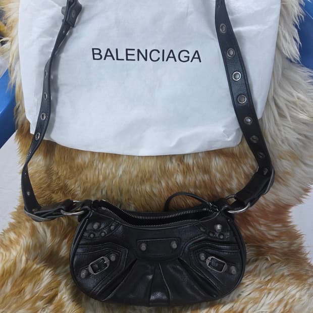 발렌시아가 숄더백 