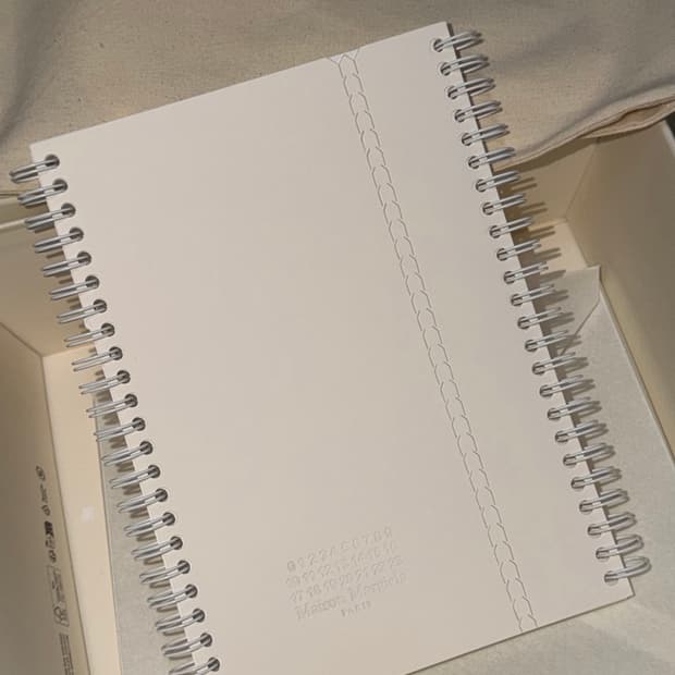 메종마르지엘라 파리 매장 비매품 공책