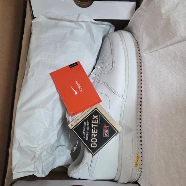 나이키 에어포스 고어텍스 새제품