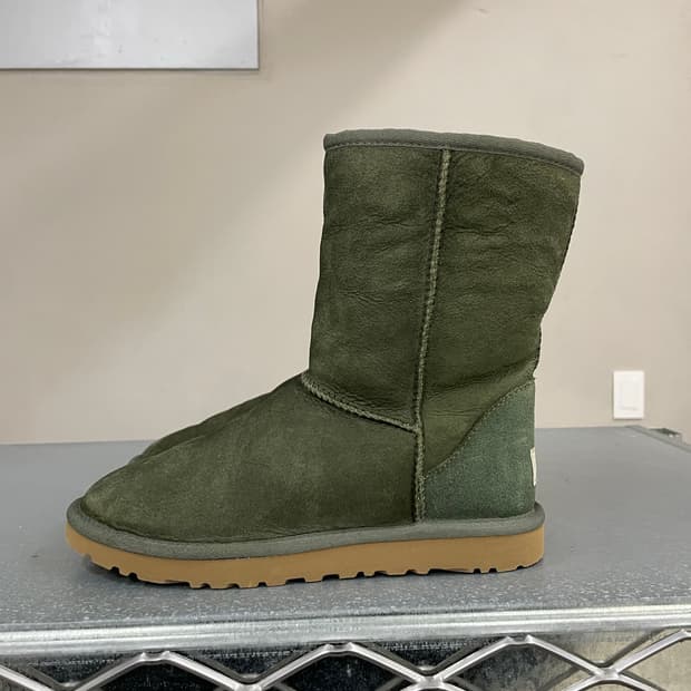 어그 클래식 미드 부츠 230