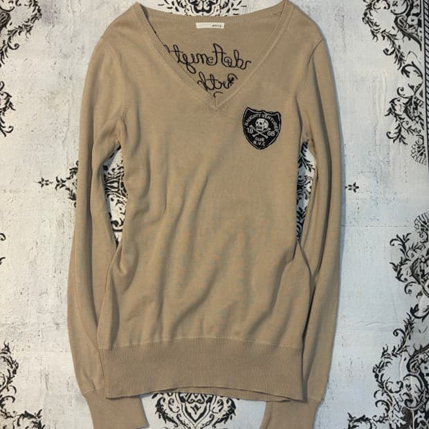 Japanese V-neck skull patch knit