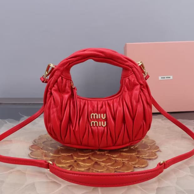 미우 미우 완더 마테라쎄 나파 가죽 호보 미니백 레드