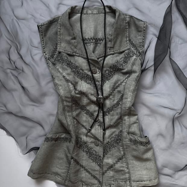 Charcoal Punching Embroidered Vest 0331