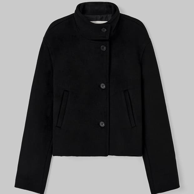 몽돌 울 하이넥 크롭 코트 블랙