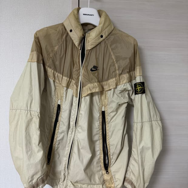 스톤아일랜드 X 나이키 윈드러너 베이지