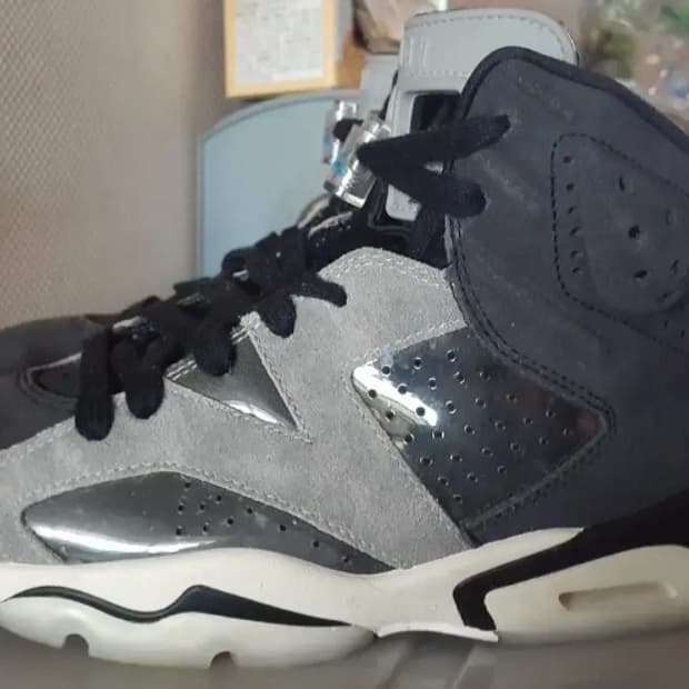나이키 에어 조던 6 레트로 테크 크롬 250
