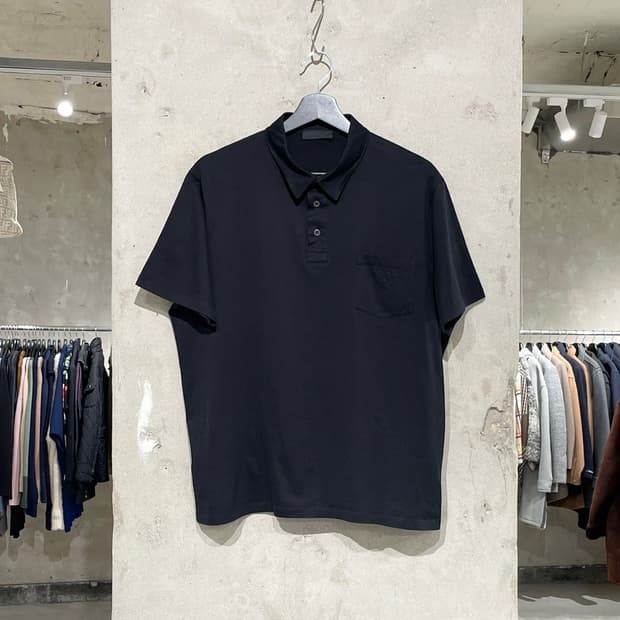 프라다 블랙 싱글 포켓 폴로 티셔츠