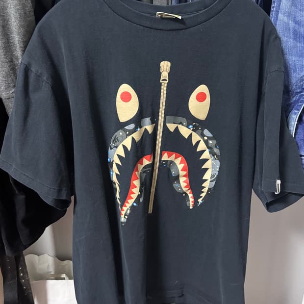 [정품/XL] 베이프(BAPE) 스페이스 카모 샤크 지퍼 반팔 티셔츠