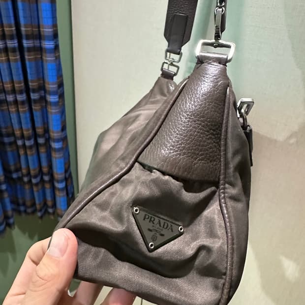 프라다 나일론 숄더백 브라운카키