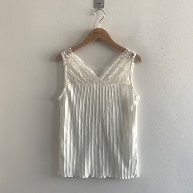 Lace v neck sleeveless top(ivory)