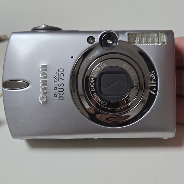 캐논 익서스 750 디지털 카메라