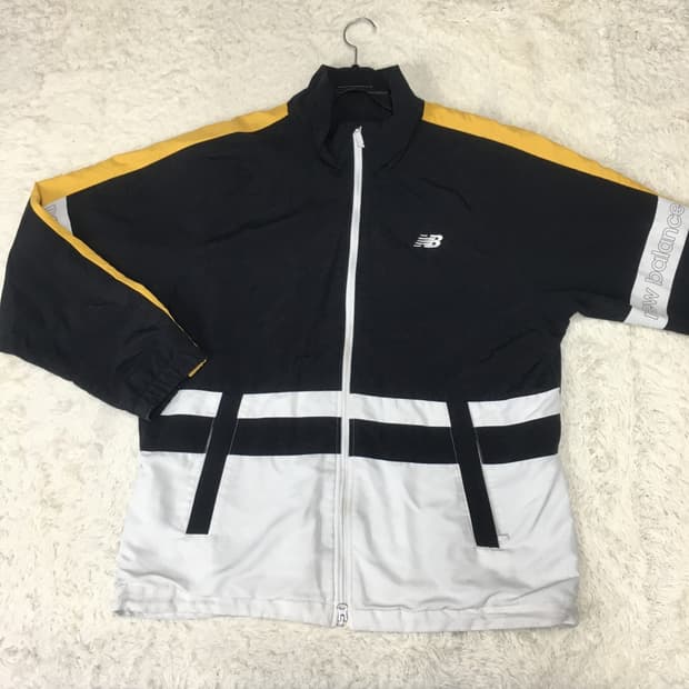 뉴발란스 바람막이자켓 CC23