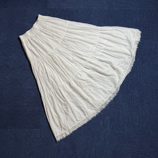 모리걸 화이트 프릴 롱스커트