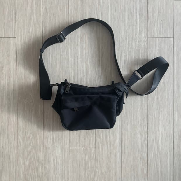 요지 숄더백