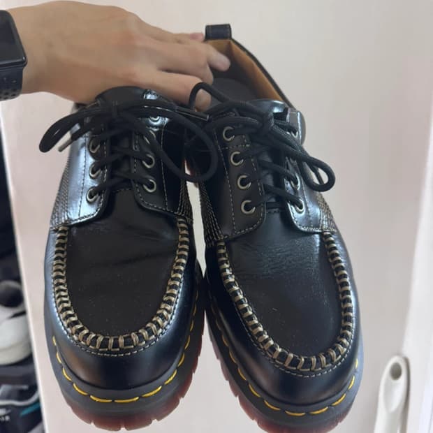 닥터마틴 로웰 280 사이즈 택포 판매합니다