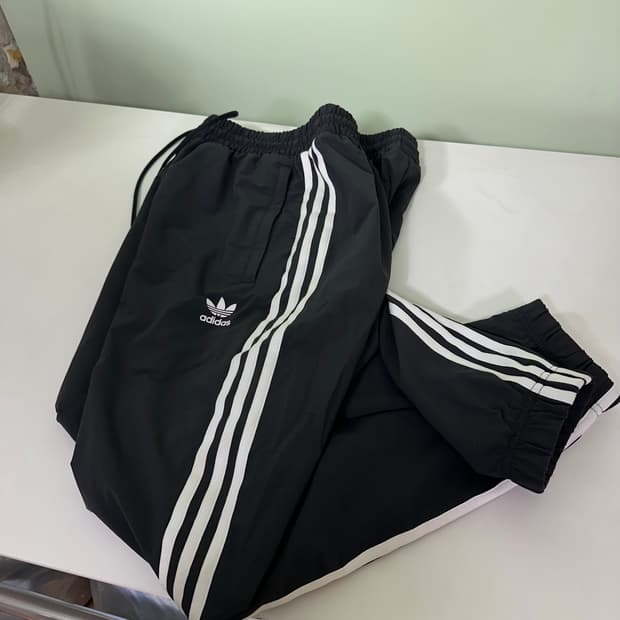 S 아디다스오리지날 레귤러핏 블랙 3스트라이프 바막재질 나일론팬츠