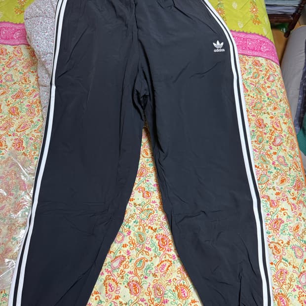 아디다스 아디컬러 우븐 파이어버드 트랙 팬츠 블랙 판매합니다.