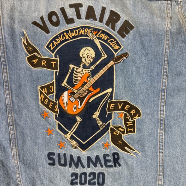 ZADIG & VOLTAIRE의 워싱 데님 자켓입니다.
