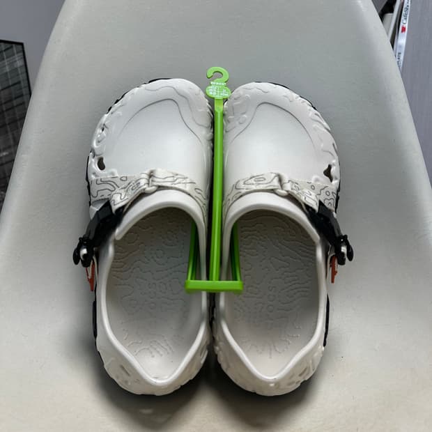 크록스 올 터레인 아틀라스 스투코 블랙