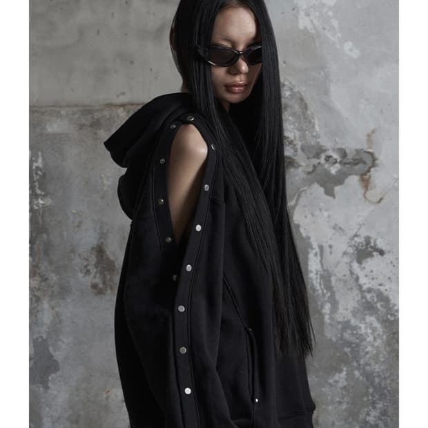 (4/12까지 판매)제뉴즈 스터드 사이드 버튼 후디