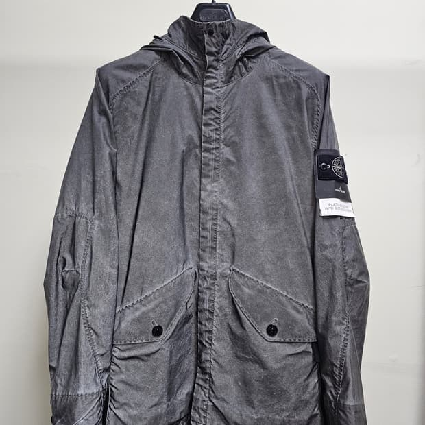 스톤아일랜드 플레티드 리플렉티브 더스트 피니시 자켓