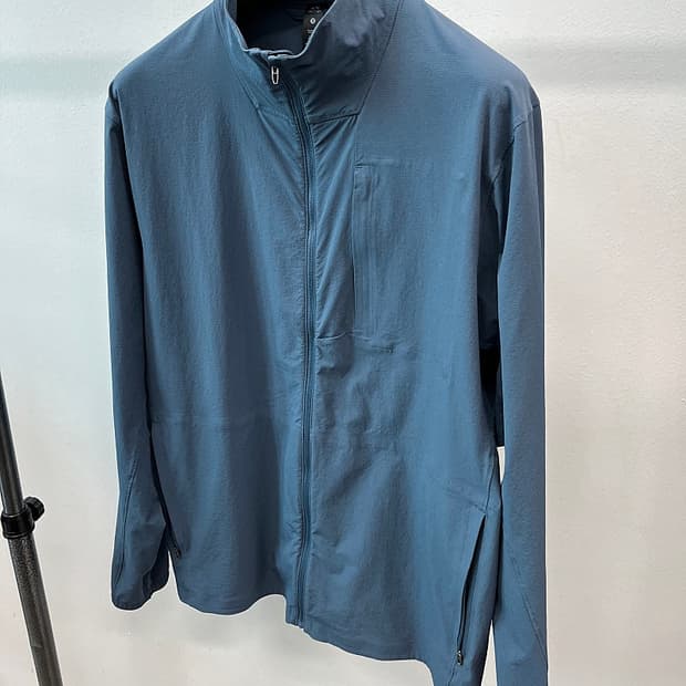 110) 룰루레몬 신형 윈드브레이커 