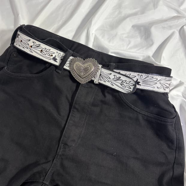 ROPE 웨스턴 플로럴 툴링 하트 버클 레더 벨트 y2k