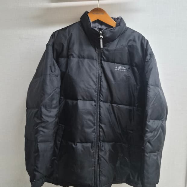 105) 엄브로 올드스쿨 덕다운 패딩 팝니다