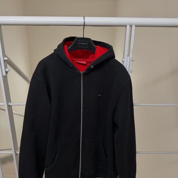 슈프림 [정품] 후드 집업 (시세 58만) 자수 로고 L(103ㅡ105)