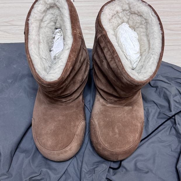 [44] 발렌시아가 알래스카 퍼 부츠 브라운