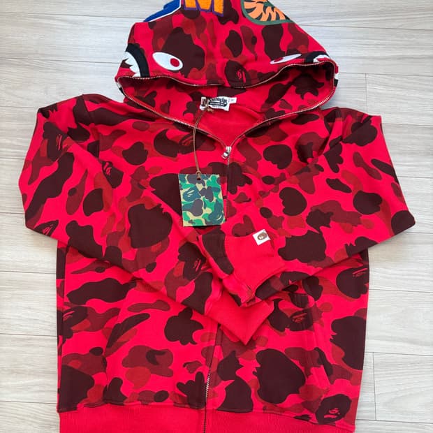 베이프 레드 카모 샤크 후드집업 새상품 (S)
