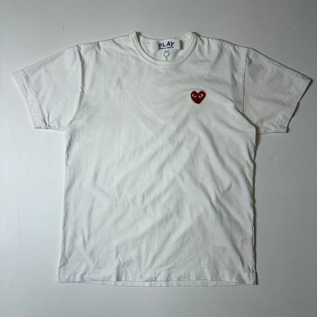 꼼데가르송 우먼스 하트 와펜 반팔 티셔츠 PN9551