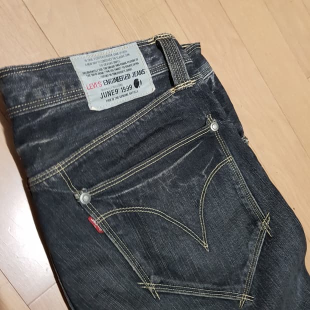 32 /리바이스 엔지니어드진 일본내수용 /흑청데님/토422-방