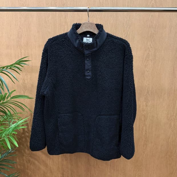 유니클로 하이넥 보아 플리스 풀오버 하프 스냅 버튼 포켓 디테일 블랙