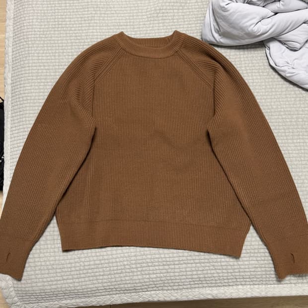 아웃스탠딩 크루넥 니트 브라운