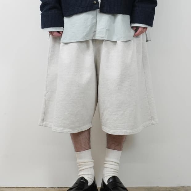 안셀름  3/4 tuck 스웻 쇼츠 에쉬그레이