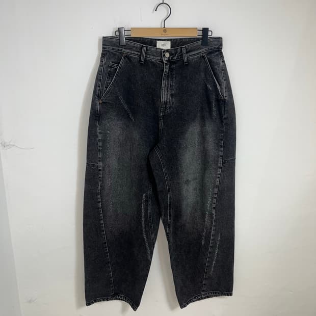 IEY 흑청 커브드팬츠