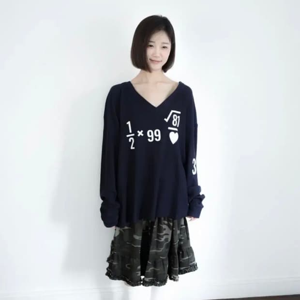 인앤양인하모니 루드 브이넥 니트 네이비